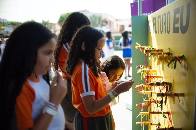 Anyconv. Com forca meninas cristalina go 157